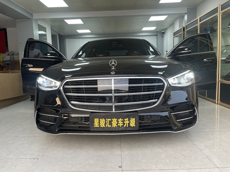 24款奔驰S400L升级流星雨大灯 提升照明亮度