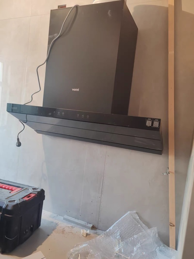 华帝顶侧三腔烟机S55：厨房不再拥挤，安装轻松无烦恼