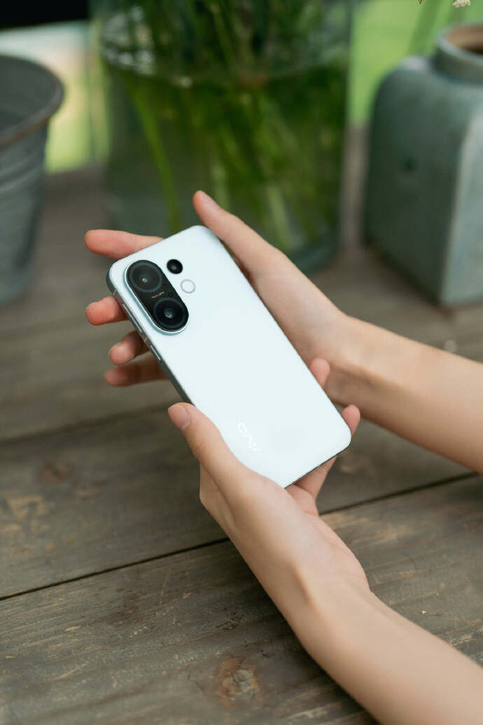 vivo S30Pro mini重磅登场，小屏高颜值旗舰标杆，质感细节皆臻至善