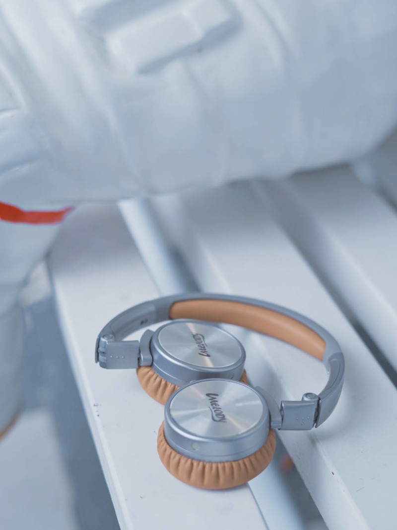 复古穿搭Get！Umelody复古耳机实力“C位”，好看又百搭