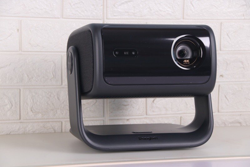 护眼三色光源，真4K不虚标！当贝F7 Pro评测分享