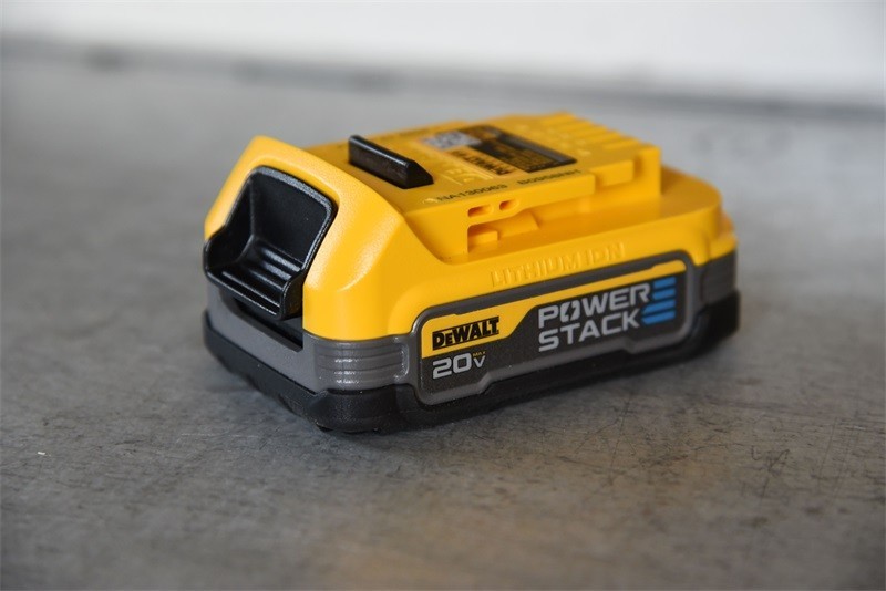 得伟20V MAX*POWERSTACK聚能锂电池开箱上手小试
