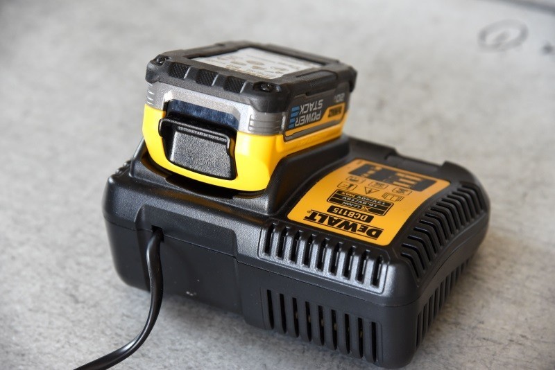 得伟20V MAX*POWERSTACK聚能锂电池开箱上手小试