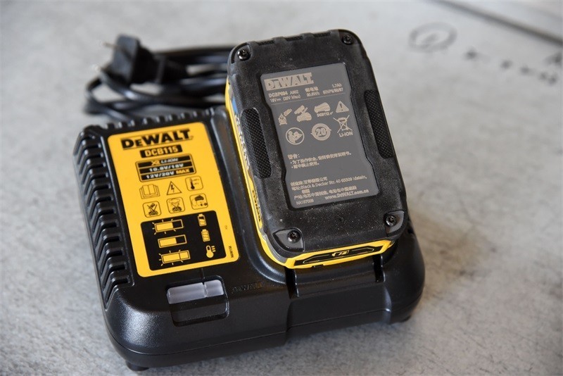 得伟20V MAX*POWERSTACK聚能锂电池开箱上手小试