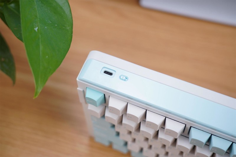 天空轴V3加持，如德芙般丝滑，达尔优A81三模机械键盘分享