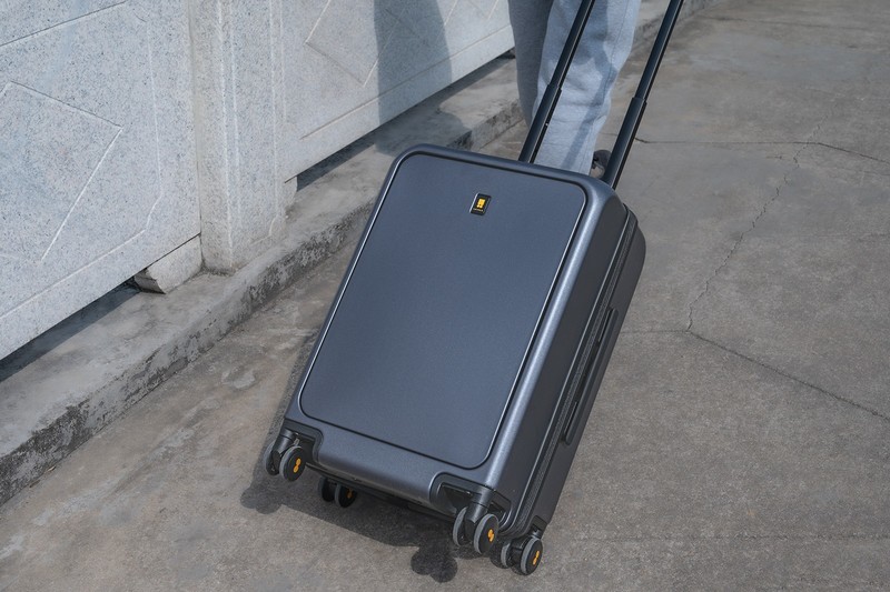 一键前开门快速取物，地平线8号前开口系列行李箱，不一样的20寸登机箱