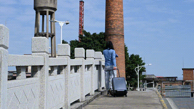 一键前开门快速取物，地平线8号前开口系列行李箱，不一样的20寸登机箱