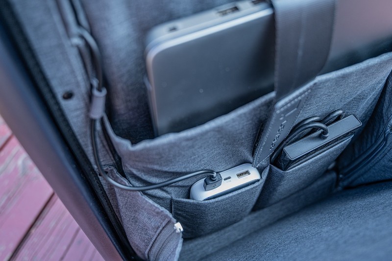 一键前开门快速取物，地平线8号前开口系列行李箱，不一样的20寸登机箱