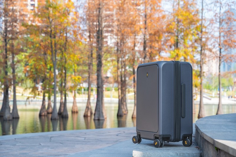 一键前开门快速取物，地平线8号前开口系列行李箱，不一样的20寸登机箱