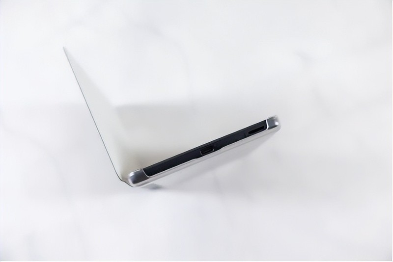 单手可持握，口袋轻松装，AOC小Q电子书阅读器体验