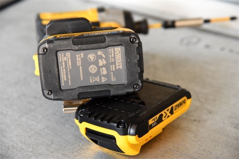 得伟20V MAX*POWERSTACK聚能锂电池开箱上手小试