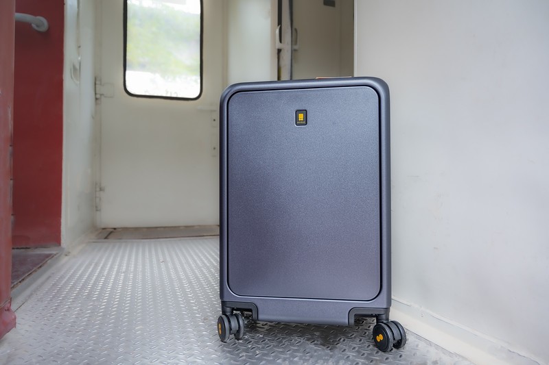 一键前开门快速取物，地平线8号前开口系列行李箱，不一样的20寸登机箱