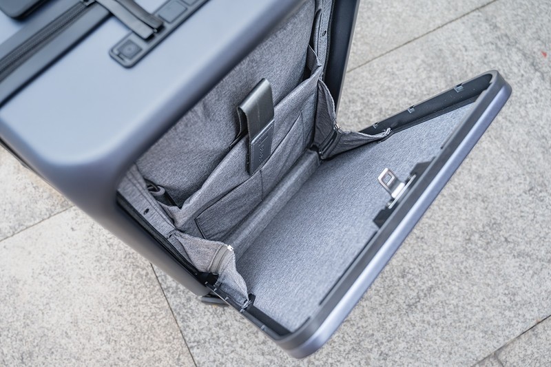 一键前开门快速取物，地平线8号前开口系列行李箱，不一样的20寸登机箱