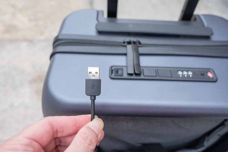 一键前开门快速取物，地平线8号前开口系列行李箱，不一样的20寸登机箱