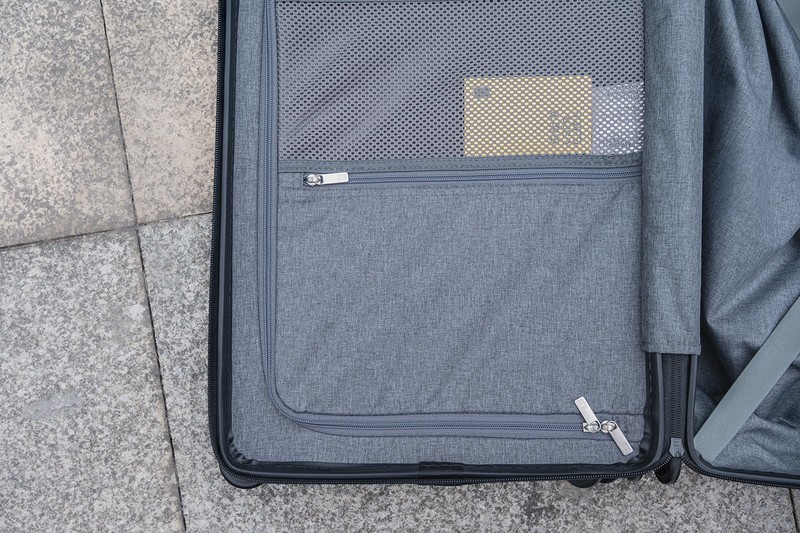 一键前开门快速取物，地平线8号前开口系列行李箱，不一样的20寸登机箱