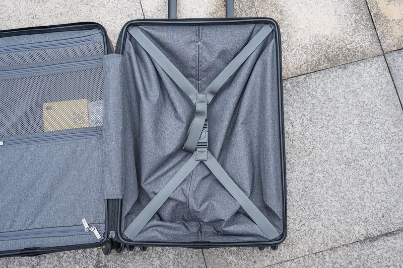 一键前开门快速取物，地平线8号前开口系列行李箱，不一样的20寸登机箱