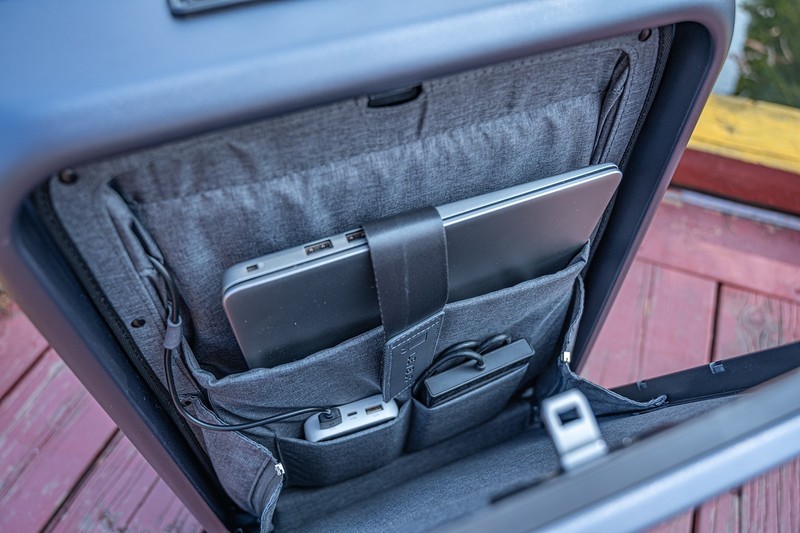 一键前开门快速取物，地平线8号前开口系列行李箱，不一样的20寸登机箱