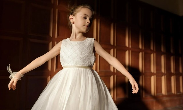 移动办公与影音娱乐皆出色，华为Mate XT 非凡大师将三折叠玩出了花