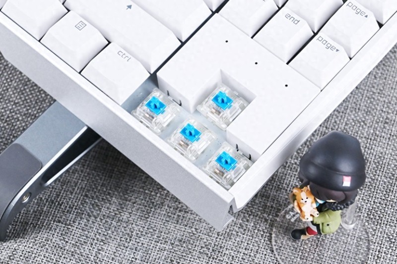 经典轴体有内味了，樱桃MX3.0 TKL RGB机械键盘开箱试玩