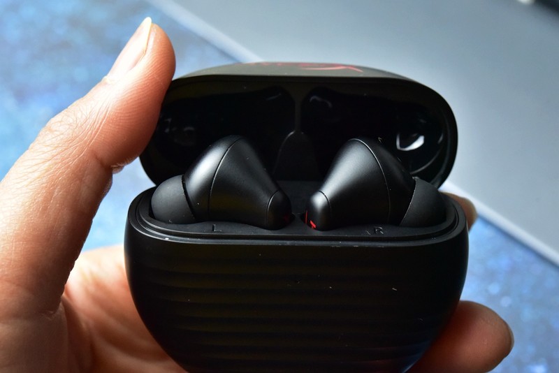 HyperX云雀TWS游戏耳机上手：原汁原味的电竞风