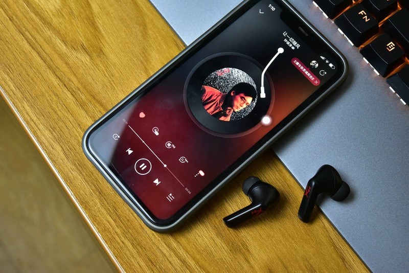 HyperX云雀TWS游戏耳机上手：原汁原味的电竞风