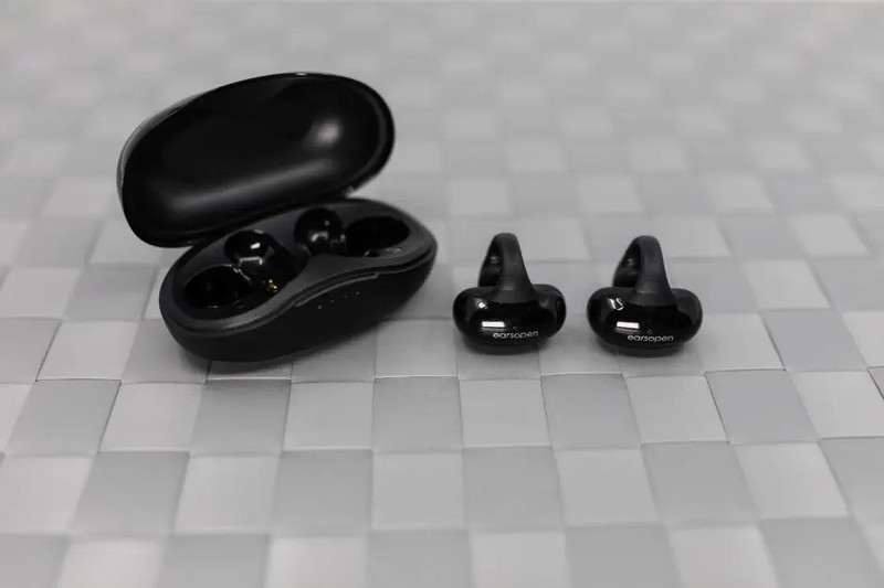 精致和时尚兼备，低调与潮流共存，骨聆SS900真无线骨传导耳机