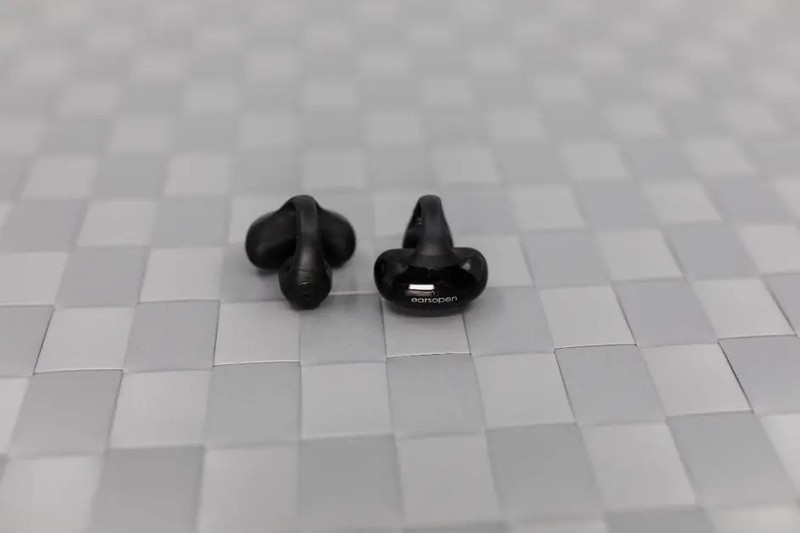 精致和时尚兼备，低调与潮流共存，骨聆SS900真无线骨传导耳机