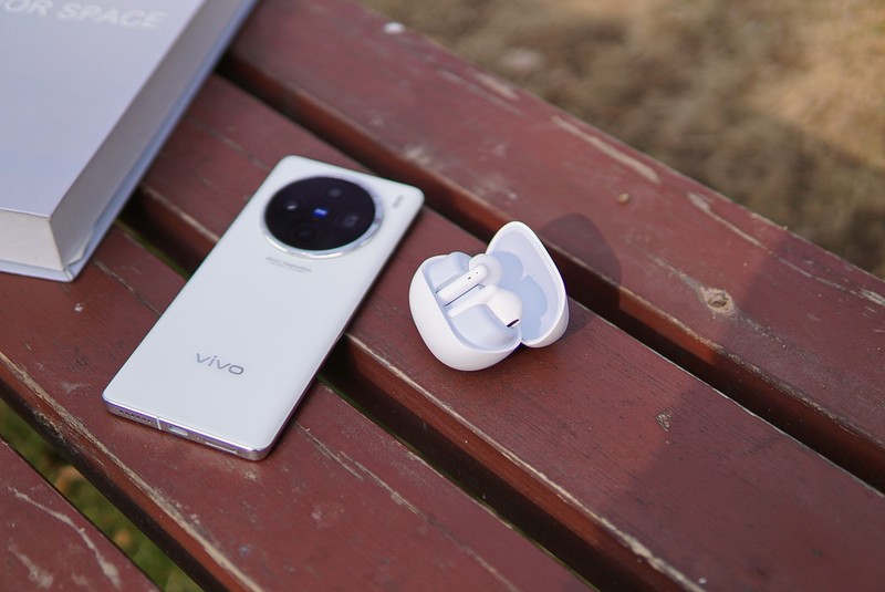 现在200的耳机都做的这么好了？是我肤浅了，早知道就不买贵的了