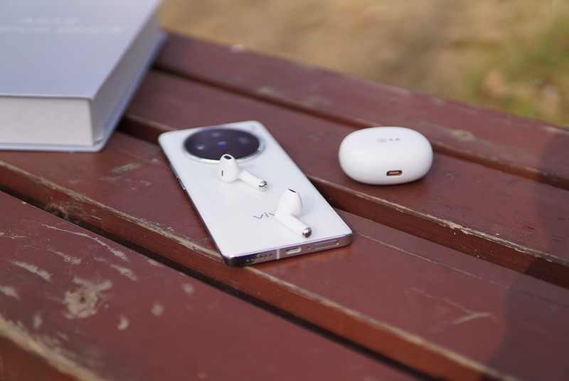 现在200的耳机都做的这么好了？是我肤浅了，早知道就不买贵的了