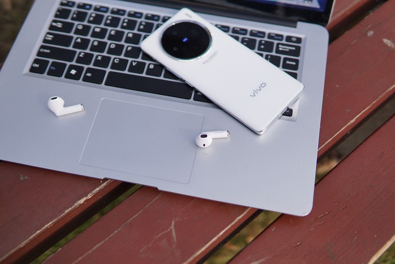 现在200的耳机都做的这么好了？是我肤浅了，早知道就不买贵的了