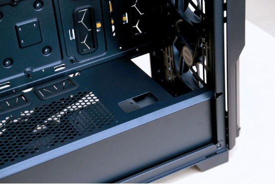 中塔机箱已死？大主板就该有大空间