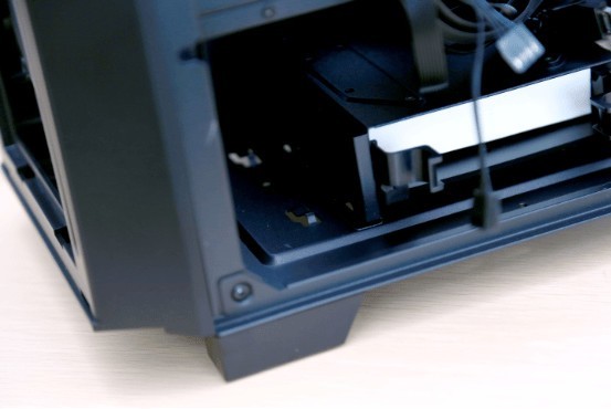 中塔机箱已死？大主板就该有大空间