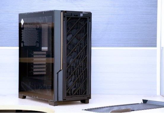 中塔机箱已死？大主板就该有大空间