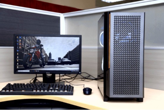 中塔机箱已死？大主板就该有大空间