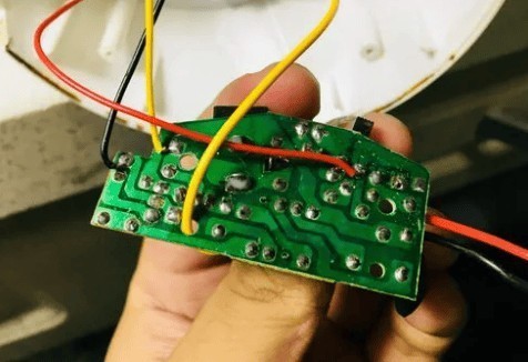 孩子用的灯什么样的好？劣质LED台灯所带来的三大危害