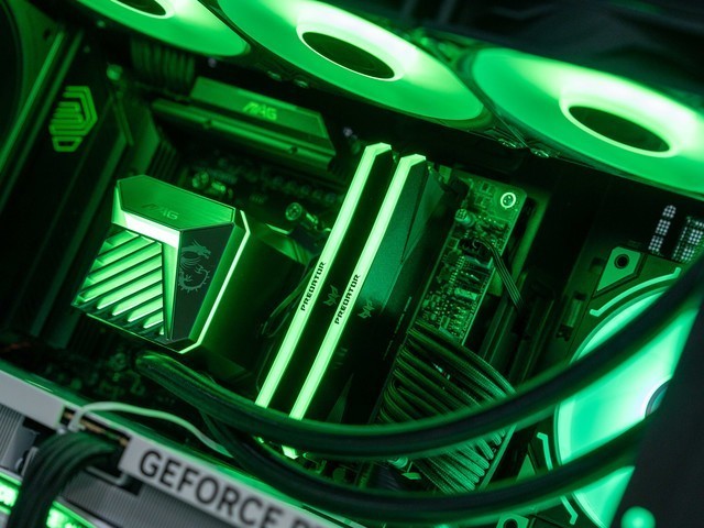 碳化硅加持，真传家宝，微星MEG Ai1600T PCIE5超神电源首发晒单