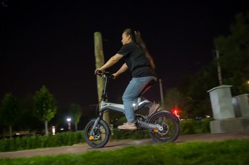 能骑能健身的折叠电动车，短途出行新利器，五轮健身电踏车D1 Pro体验