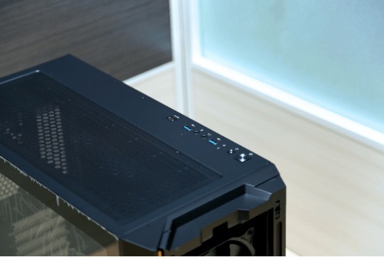 中塔机箱已死？大主板就该有大空间