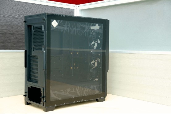 中塔机箱已死？大主板就该有大空间