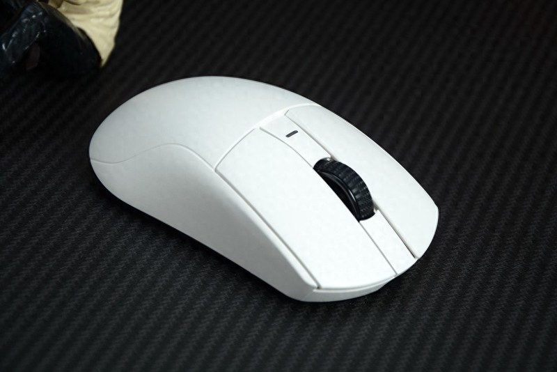 4K回报率、PAW3395引擎、54g轻量化，达尔优A950PRO三模鼠标体验