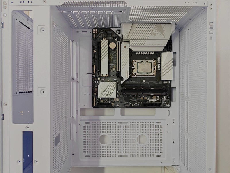 分享一下，搭建一套Thermaltake的海景房主机，到底有多爽