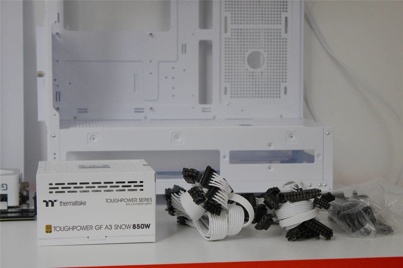 分享一下，搭建一套Thermaltake的海景房主机，到底有多爽