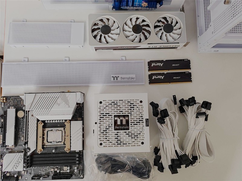 分享一下，搭建一套Thermaltake的海景房主机，到底有多爽