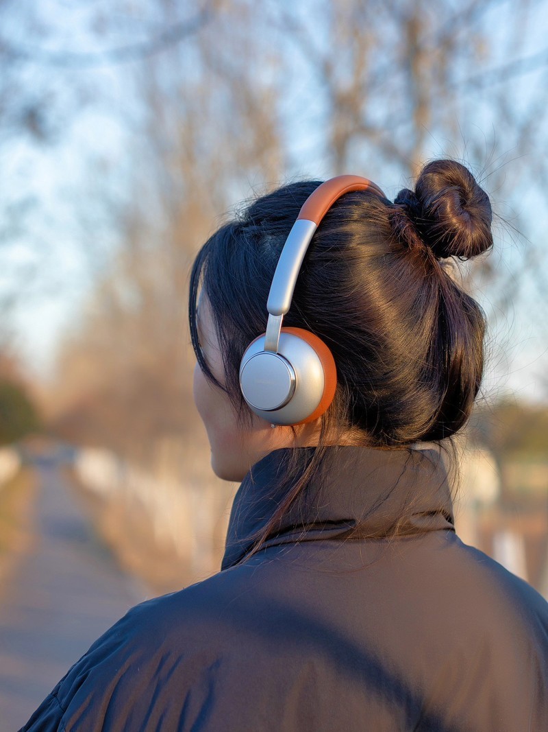 时尚穿搭新选择，唐麦H9复古头戴式蓝牙耳机，让你出街更有型