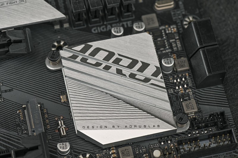 生于1979，萝卜控圆梦，威刚XPG幻境双透机箱 机动战士主题装机