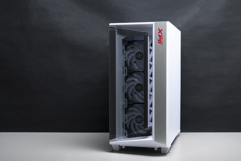 生于1979，萝卜控圆梦，威刚XPG幻境双透机箱 机动战士主题装机