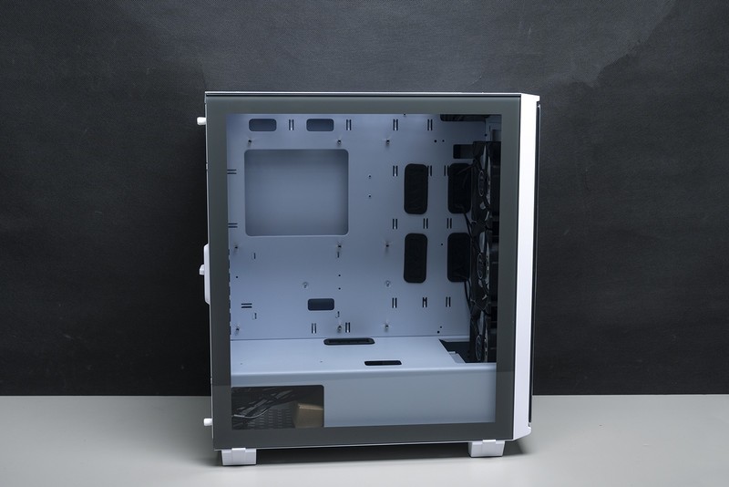 生于1979，萝卜控圆梦，威刚XPG幻境双透机箱 机动战士主题装机