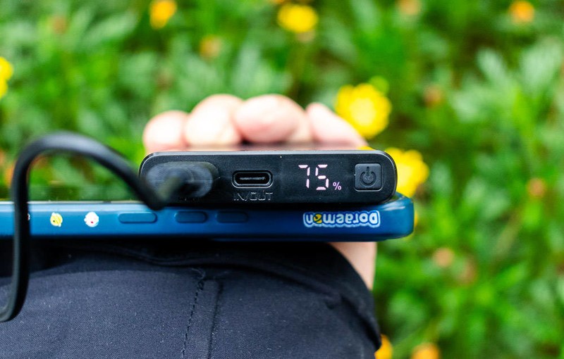 户外运动可携带的碳纤维超轻充电宝Klarus K5轻体验