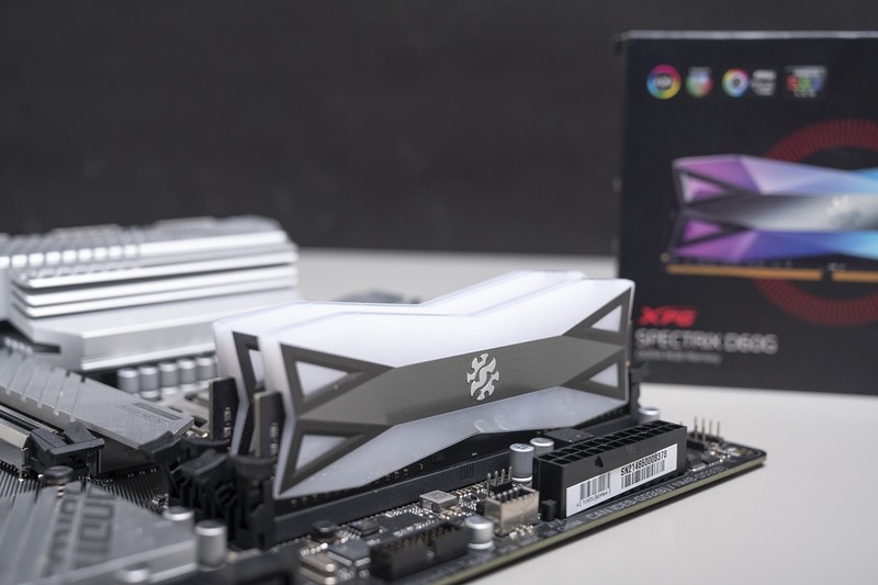 生于1979，萝卜控圆梦，威刚XPG幻境双透机箱 机动战士主题装机