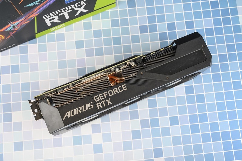 生于1979，萝卜控圆梦，威刚XPG幻境双透机箱 机动战士主题装机